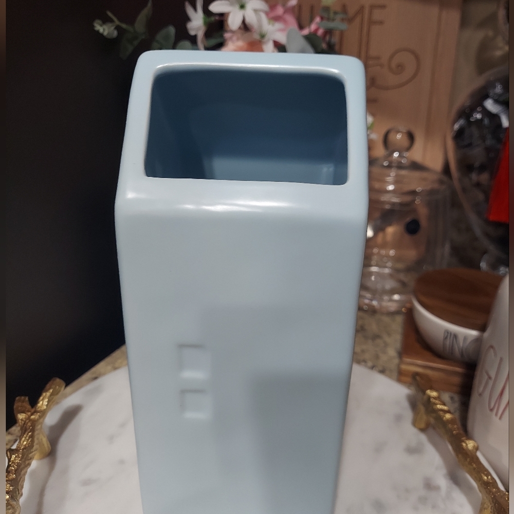 COPY - Rae Dunn Vase - Picture 3 of 4